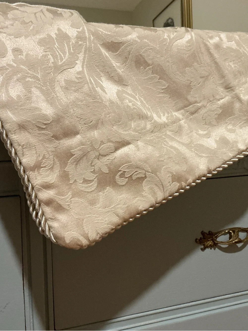 NWOT Heavy Weight Damask Jacuard Comforter & Shams